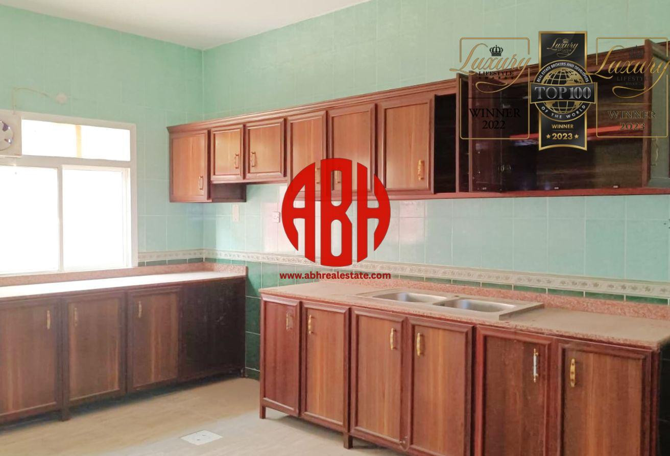 LOWEST PRICE | SPACIOUS 5 BDR VILLA| BOOK NOW! - Compound Villa in Umm Al Amad