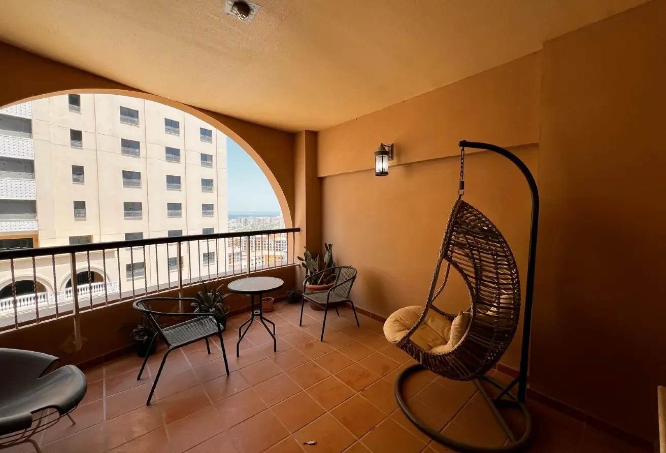 FULLY FURNISHED 1 BEDROOM APARTMENT IN THE PEARL - Apartment in Tower 24