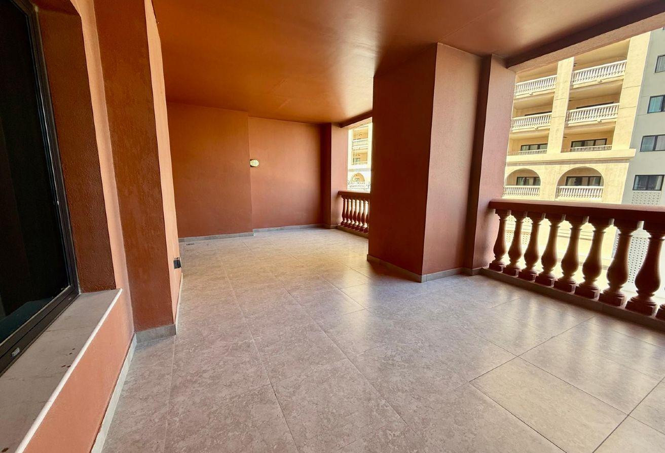 SPACIOUS AND CLEAN / ONE BEDROOM / WITH TERRACE - Apartment in East Porto Drive