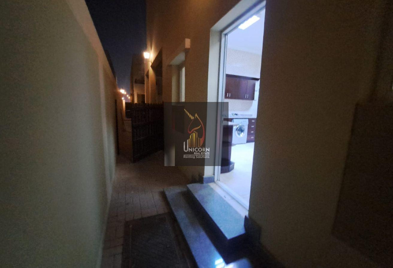 Well-Kept 5-Bedroom| Balcony | SF | 2 MONTHS FREE - Compound Villa in Bu Hamour Street