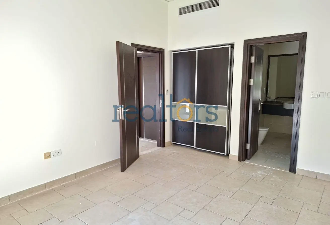 2 bedroom unit with private backyard. 1 month free - Apartment in Teatro