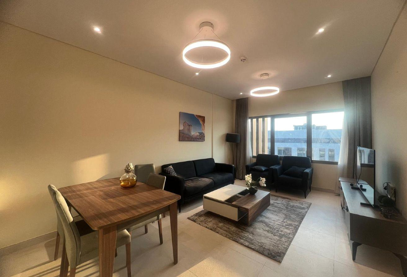 Good as New 2-Br +Maids | FF | Balcony | Bills Inc - Apartment in West Walk