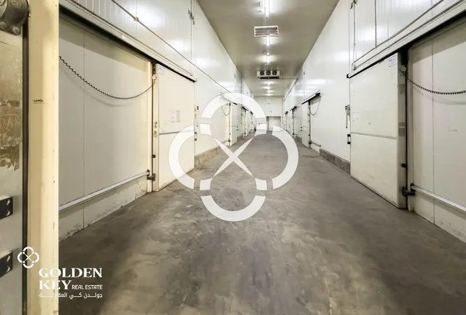 Expansive 1300sqm Workshop with Mezzanine, Office