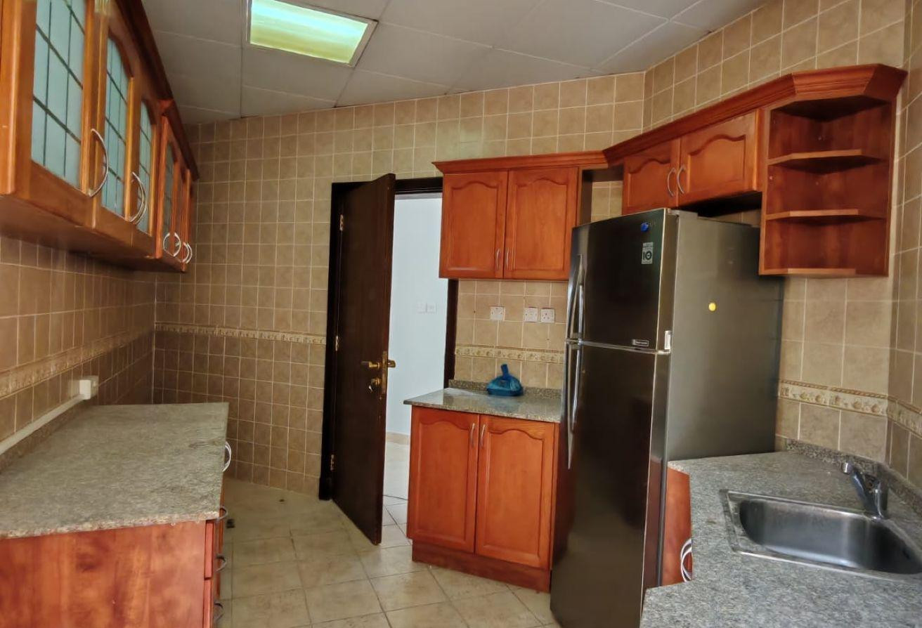 SPACIOUS 5BR VILLA IN AL WAAB - PRIVATE POOL - AC