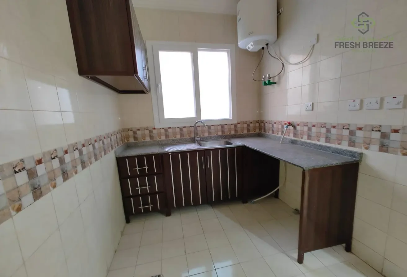 Spacious 1 BHK Un Furnished Ideal For Families. - Apartment in Umm Ghuwailina 4