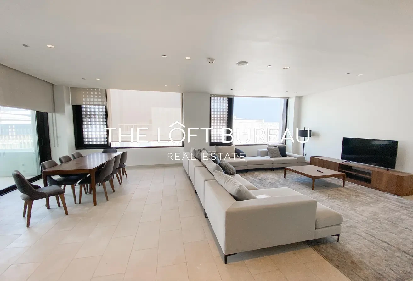 Luxurious 4 Bedroom Duplex With Maids Room - Duplex in Wadi