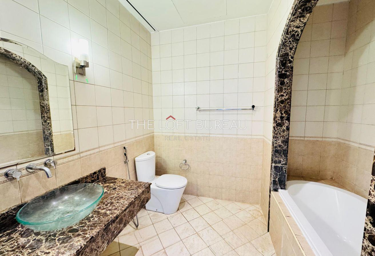 PENTHOUSE MARINA VIEW | SPECIOUS IN HEART OF PEARL - Penthouse in West Porto Drive