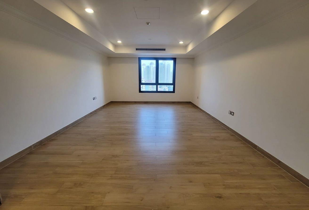 Semi Furnished 1BHK With Balcony Porto Arabia - Apartment in The Pearl