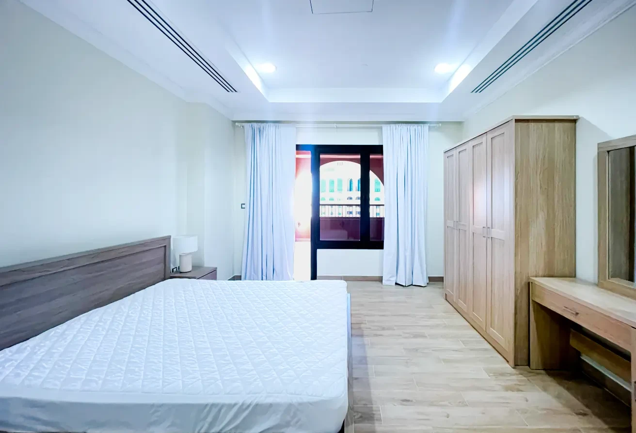 Fully Furnished | 2BHK | Balcony | Prime Location - Apartment in Doha