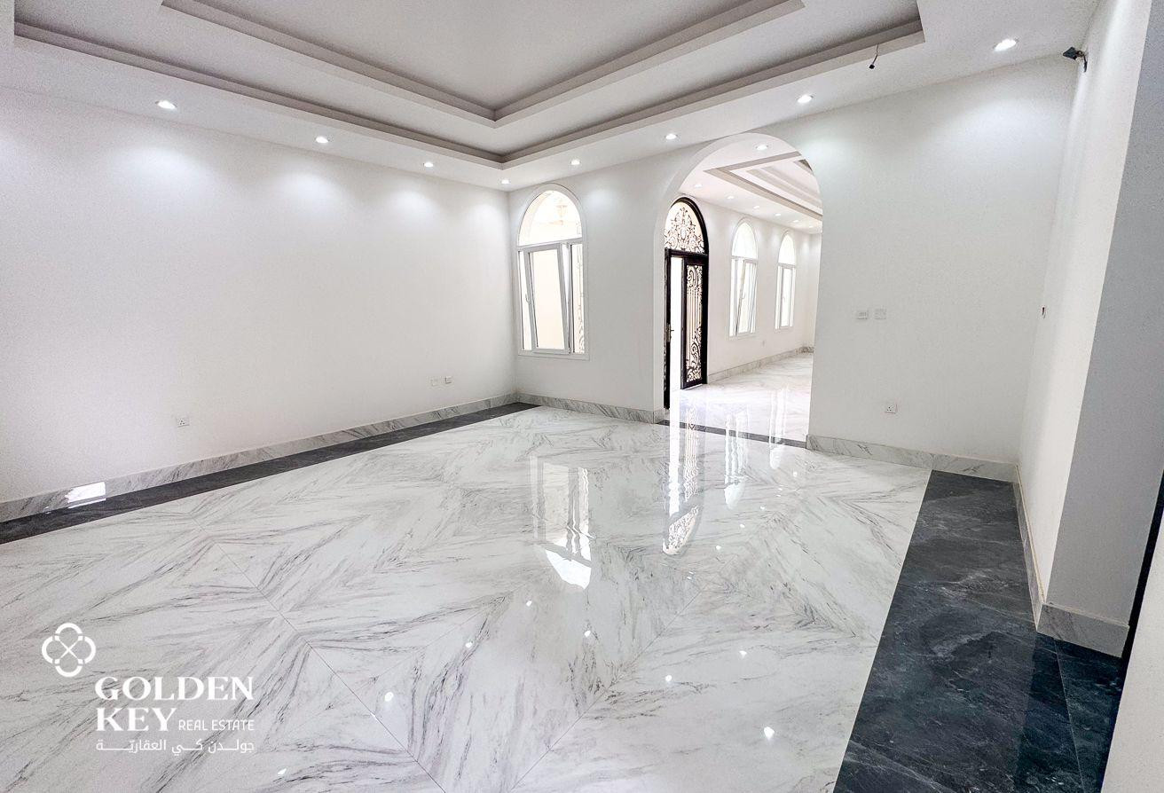 Family Use or Investment Income | Prime 8-BR Villa - Villa in Al Dafna
