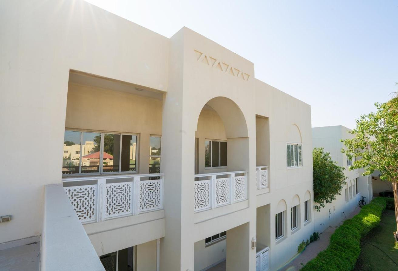 Unfurnished 4 Bedroom + Maid | For Family - Apartment in West Bay Lagoon