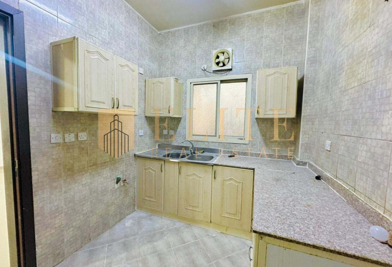 Spacious Unfurnished 1BHK | Prime Location - Apartment in Umm Ghuwailina