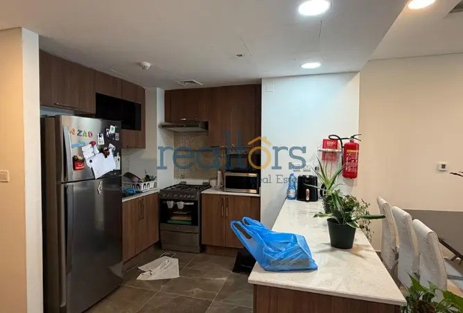 HURRY UP / GOOD INVESTMENT / STADUIM VIEW