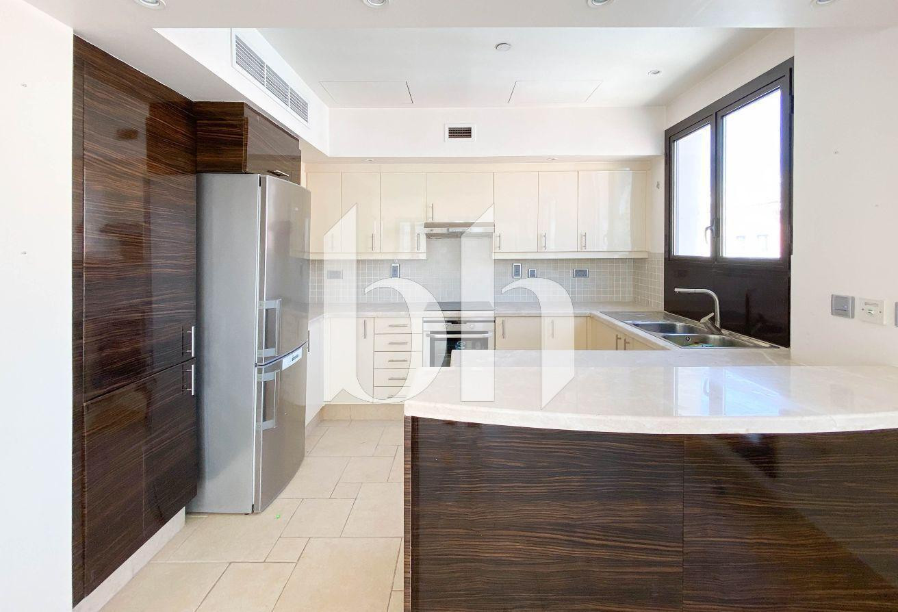 SPACIOUS | 3 BEDROOMS APARTMENT FOR RENT