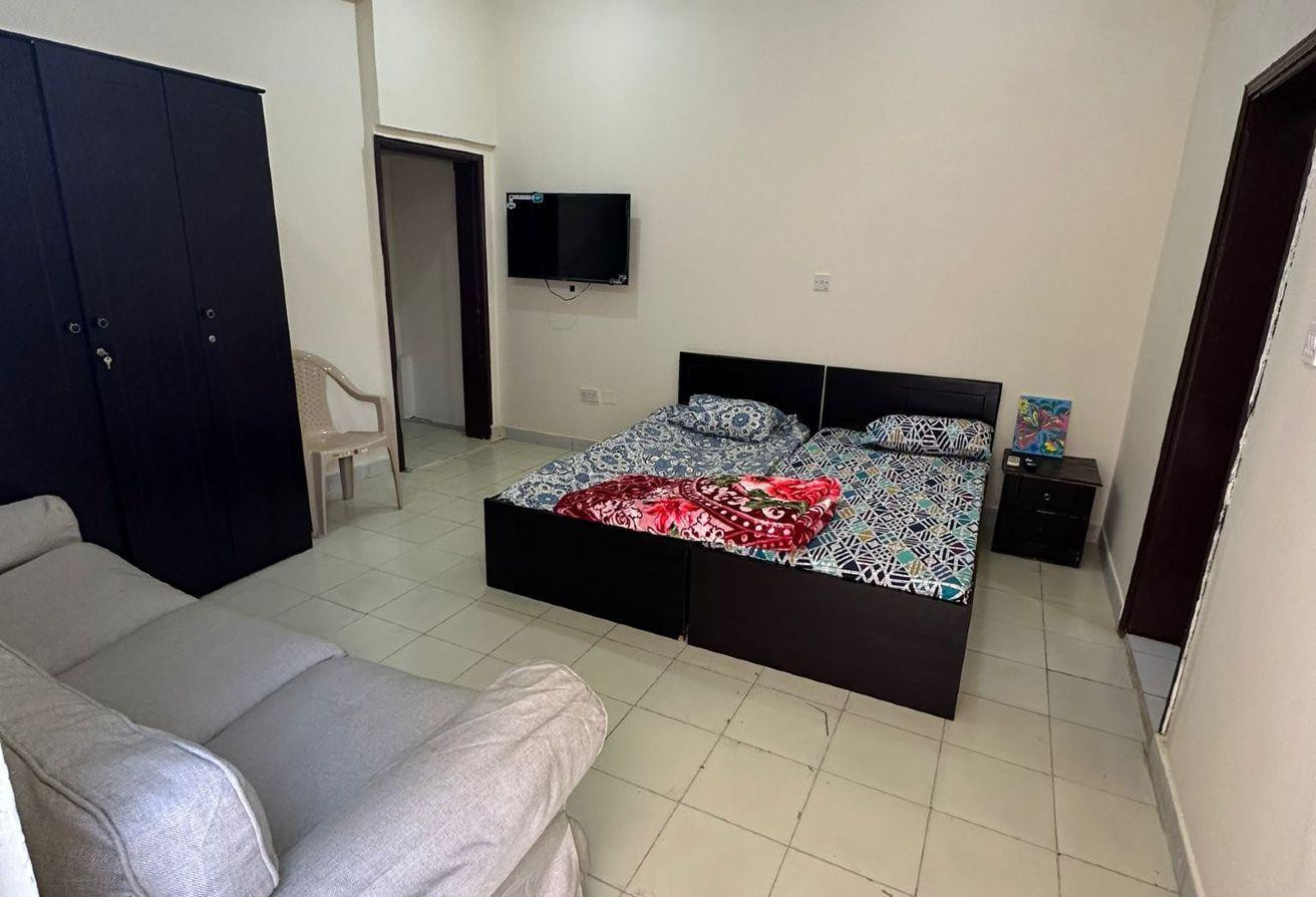 Al-Kharaitiyat room with kitchen and bathroom - Studio Apartment in Al Kharaitiyat