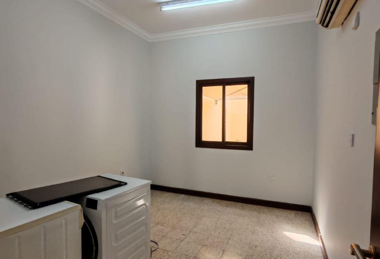 SPACIOUS 5BR VILLA IN AL WAAB - PRIVATE POOL - AC