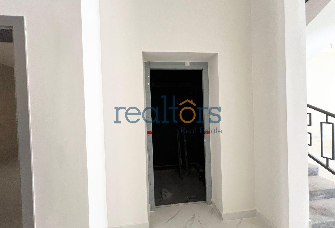 Spacious 11-Bedroom Villa with Elevator | Izghawa - Villa in Izghawa
