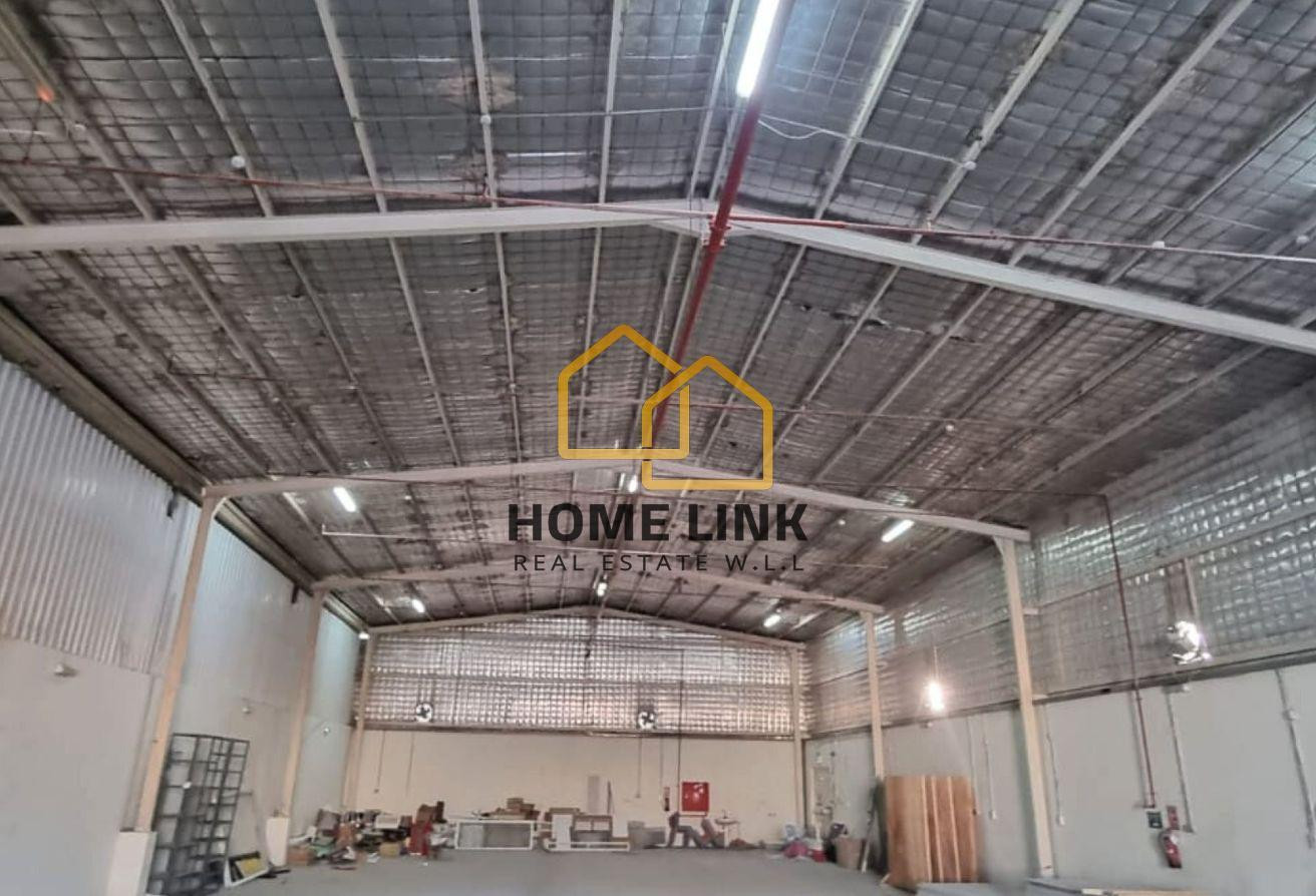 Warehouse with Labor Rooms in Birkat Al Awamer