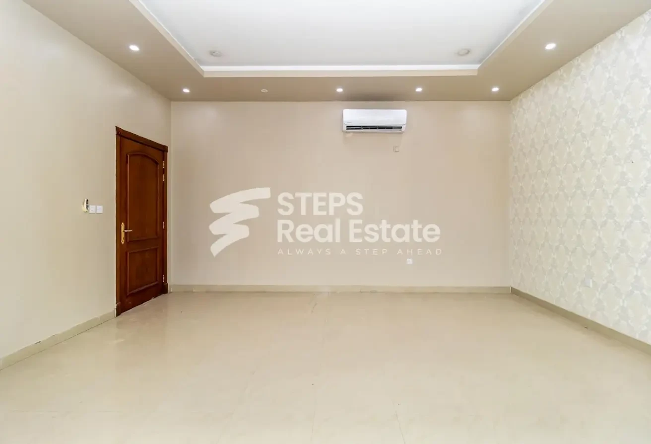 Spacious 3-Story Villa for Rent in Al Thumama - Villa in Al Thumama
