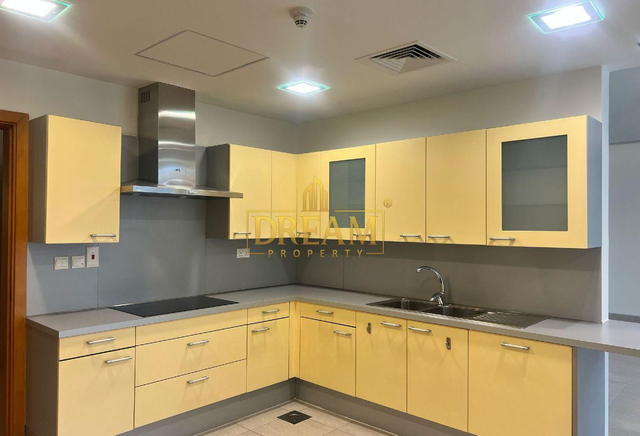 Spacious 2 Bedroom + Maid With Balcony in West Bay - Apartment in West Bay