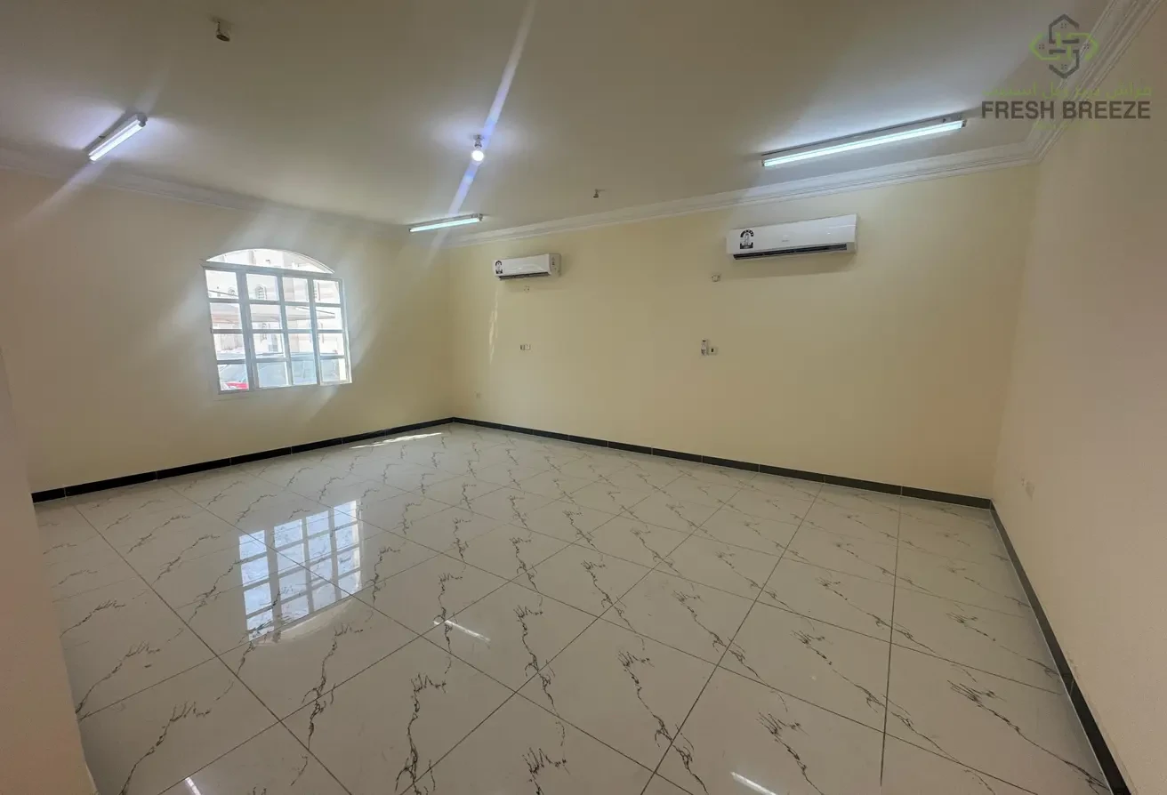 5BHK COMPOUND VILLA 1 ROOM ON GROUND IN AIN KHALID - Villa in Ain Khaled