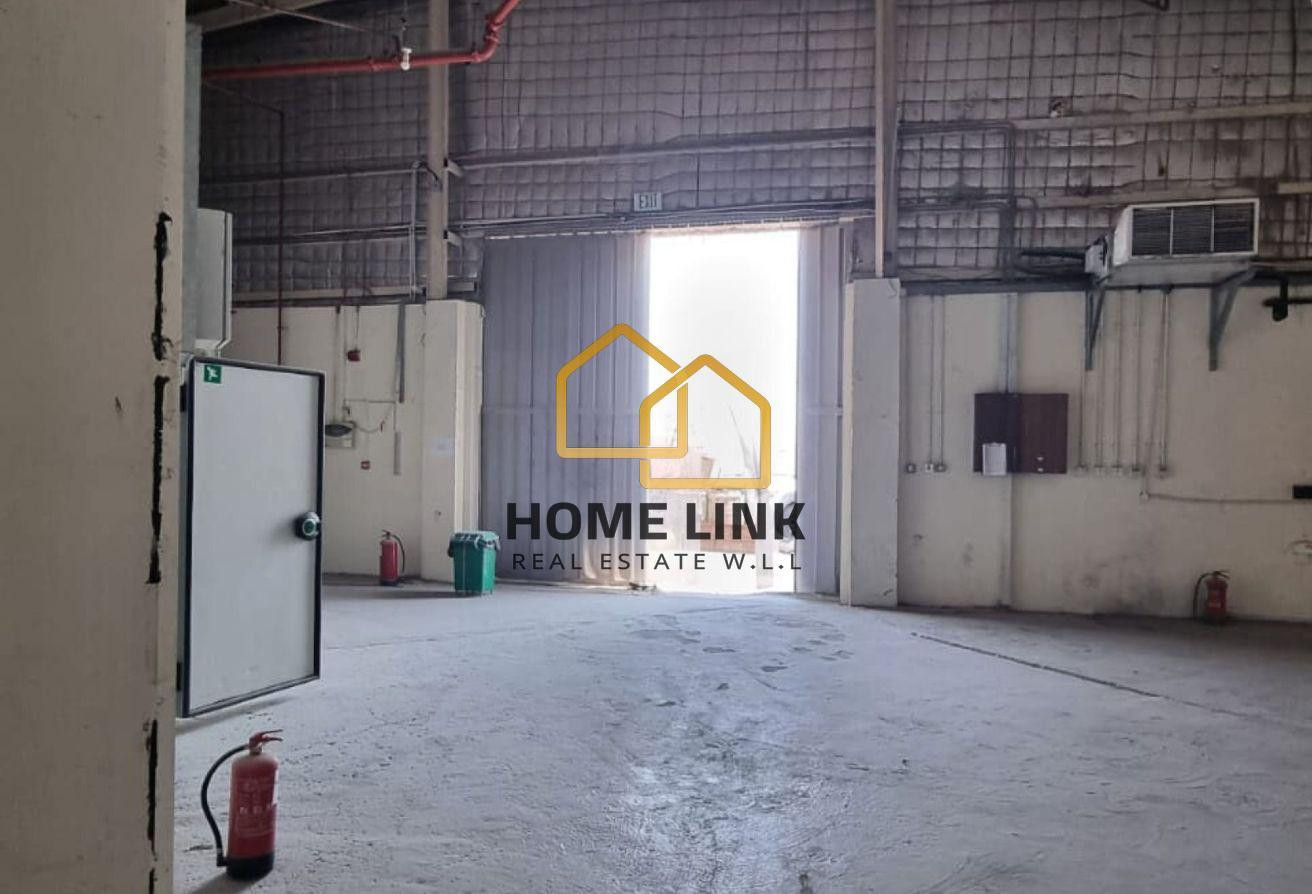 Warehouse with Labor Rooms in Birkat Al Awamer