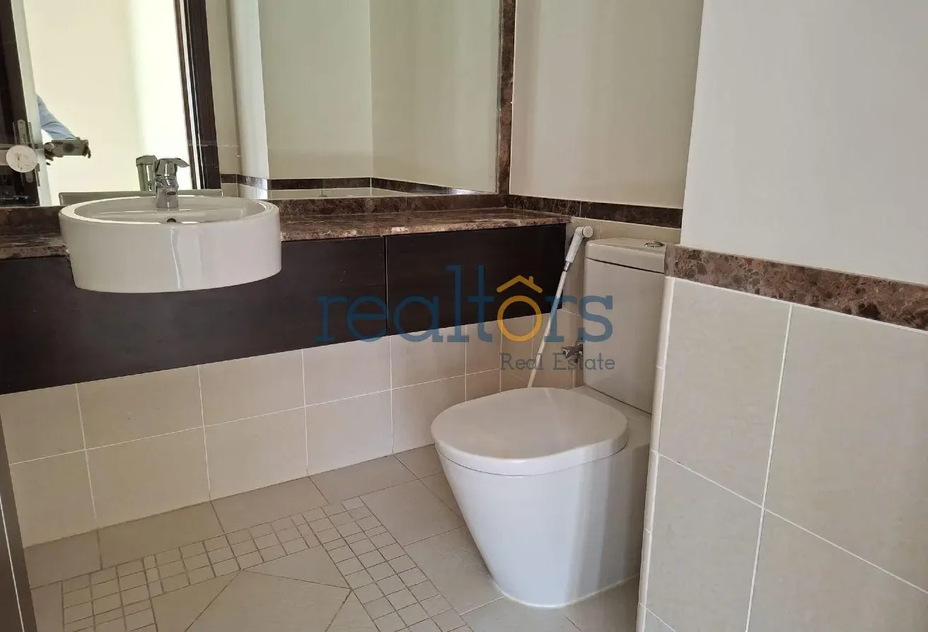 2 bedroom unit with private backyard. 1 month free - Apartment in Teatro