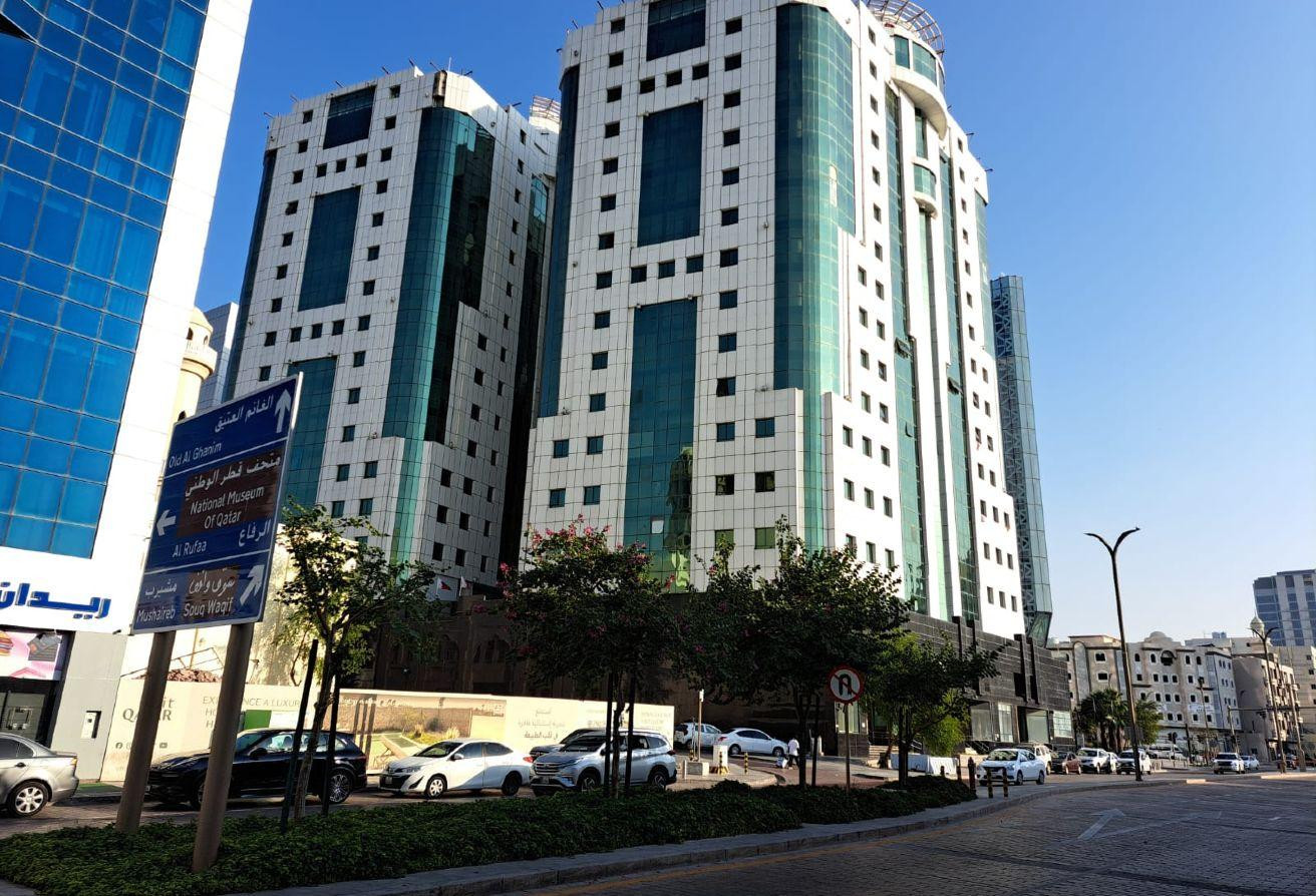 Available 3BHK Unfurnished Flat in Doha Corniche! - Apartment in Salata