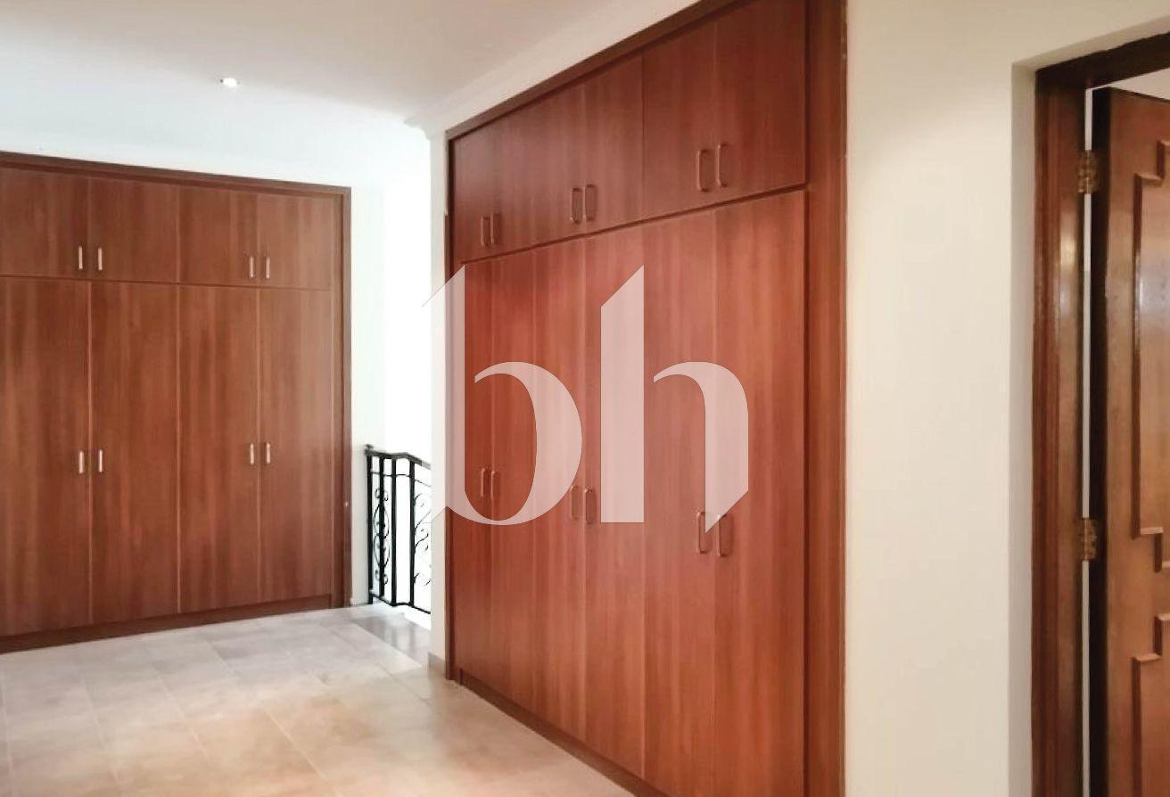 SPACIOUS | 3 BEDROOMS | SEMI FURNISHED | VILLA - Villa in Al Nasr Street