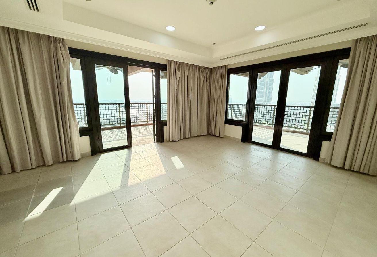 Large Balcony - Spacious 2Bedrooms - Porto - Apartment in East Porto Drive
