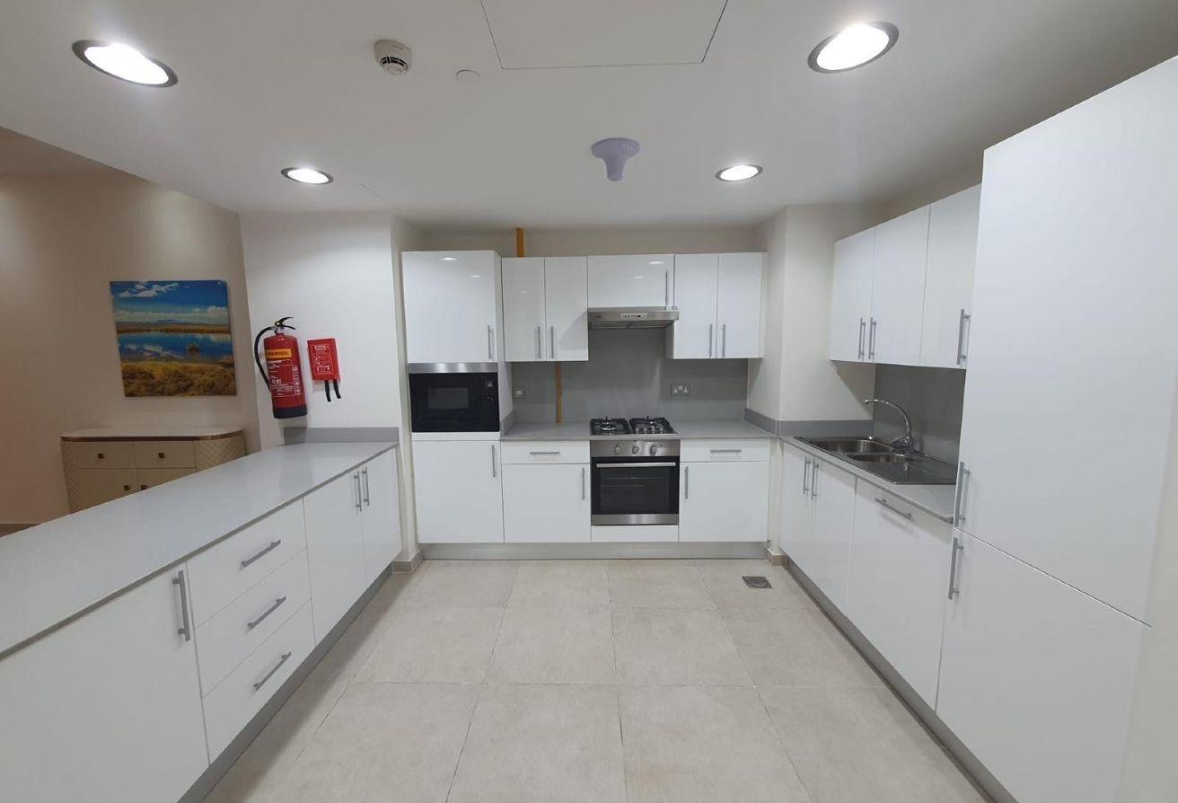 In Front Of Vendom Mall / Lovely One Bed Apartment - Apartment in Marina District