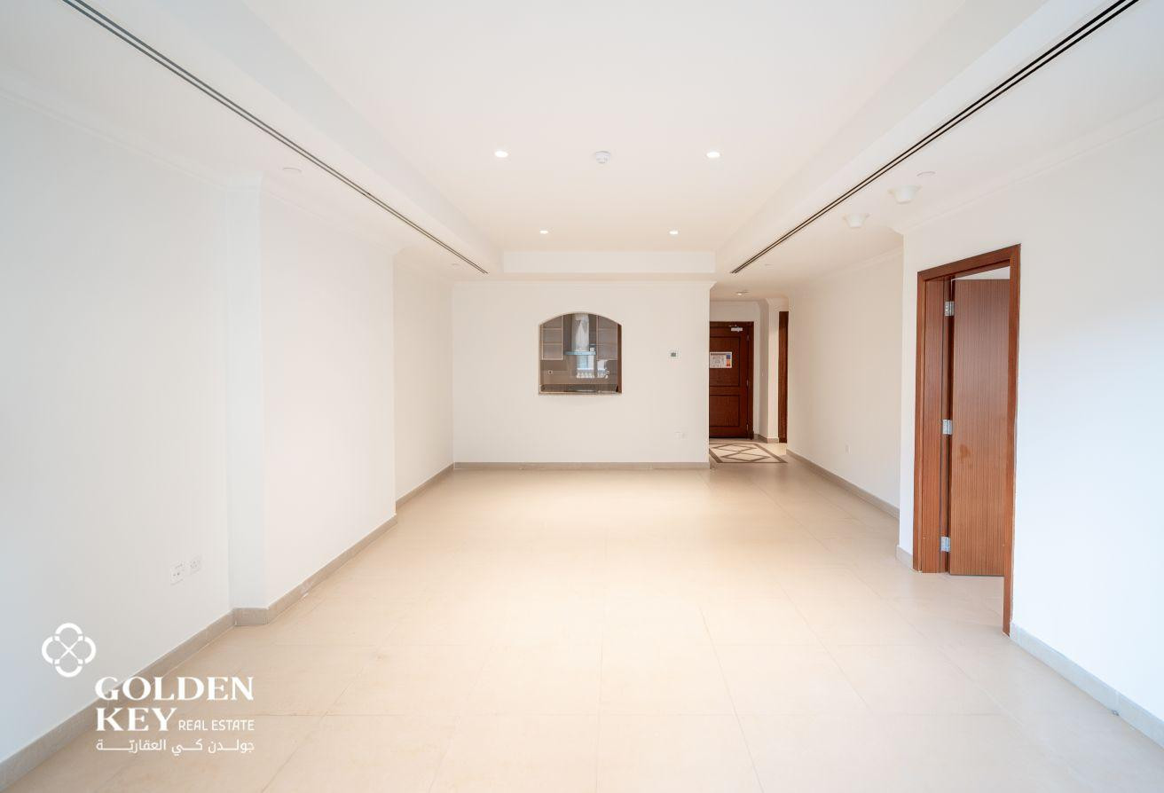 Open Layout | SF-1BR w/ Balcony | Porto Arabia - Apartment in West Porto Drive