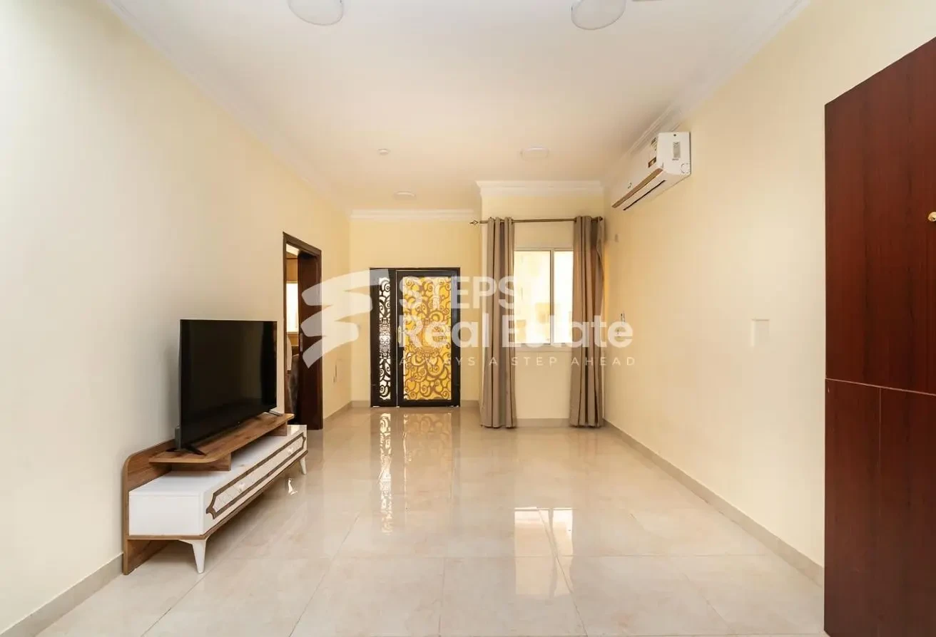 Luxurious Villa with Freehold Opportunity - Compound Villa in Al Sakhama