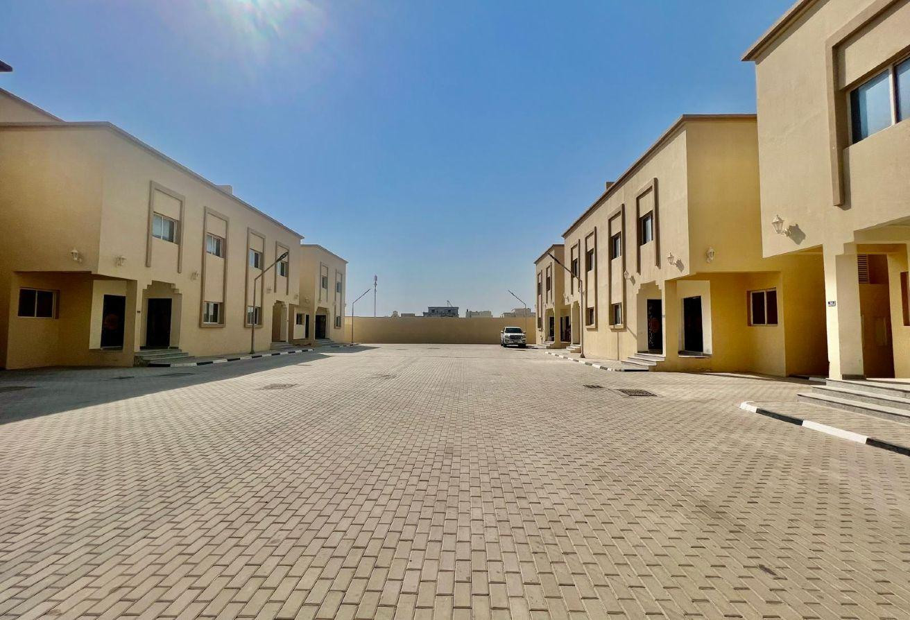 for sale_coumpound villa_4 bedrooms_brand new - Apartment in Al Sakhama