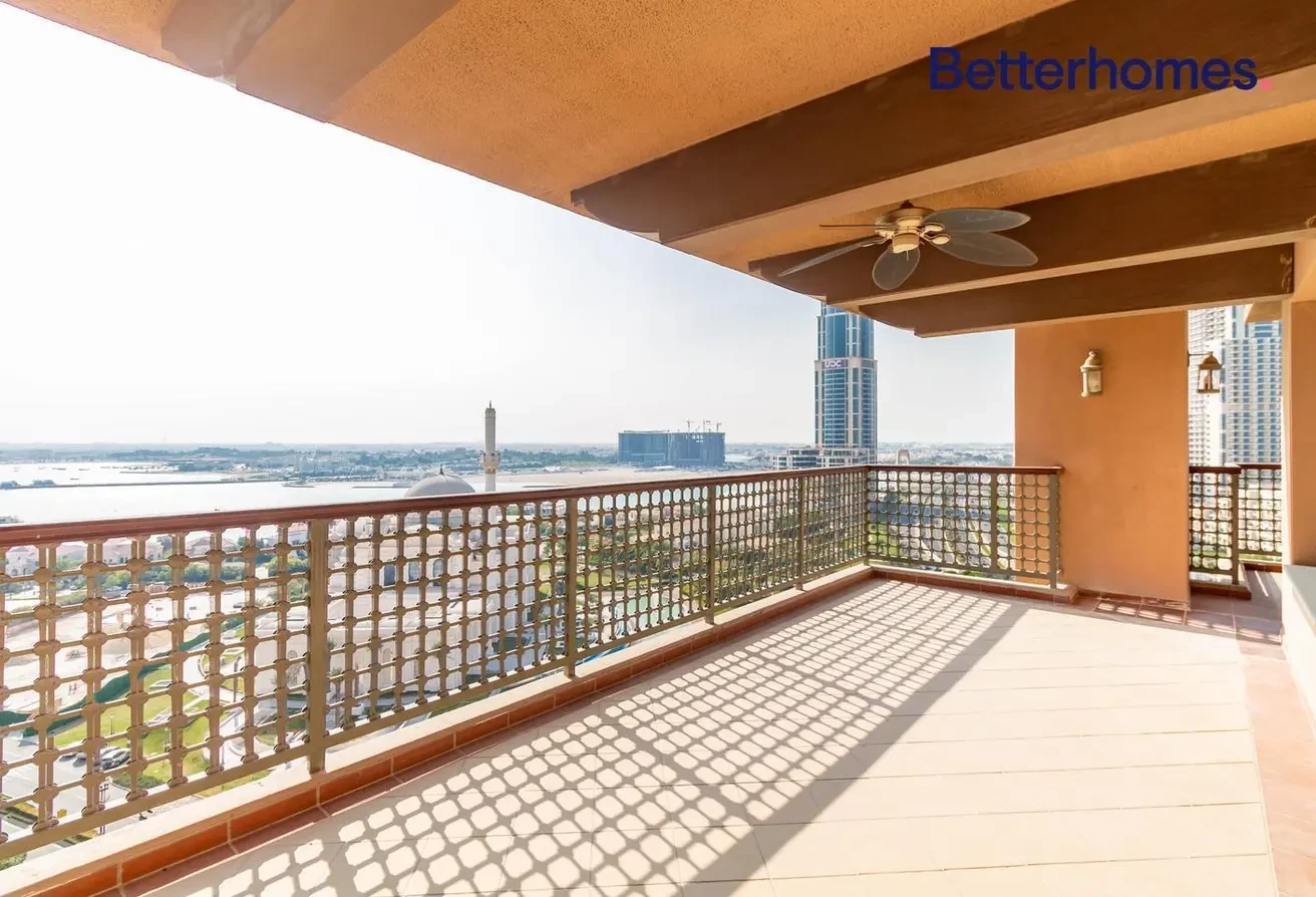 2 BR Apartment with 2 Parking Spaces Porto Arabia - Apartment in Doha