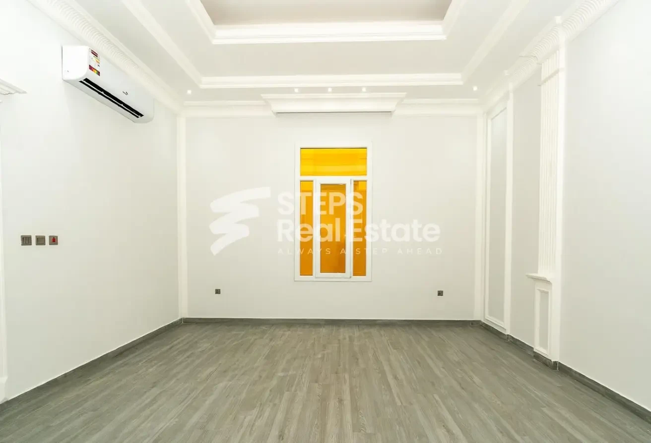 Small Palace with 3 Suites and 2 Maids Rooms - Villa in Al Kheesa