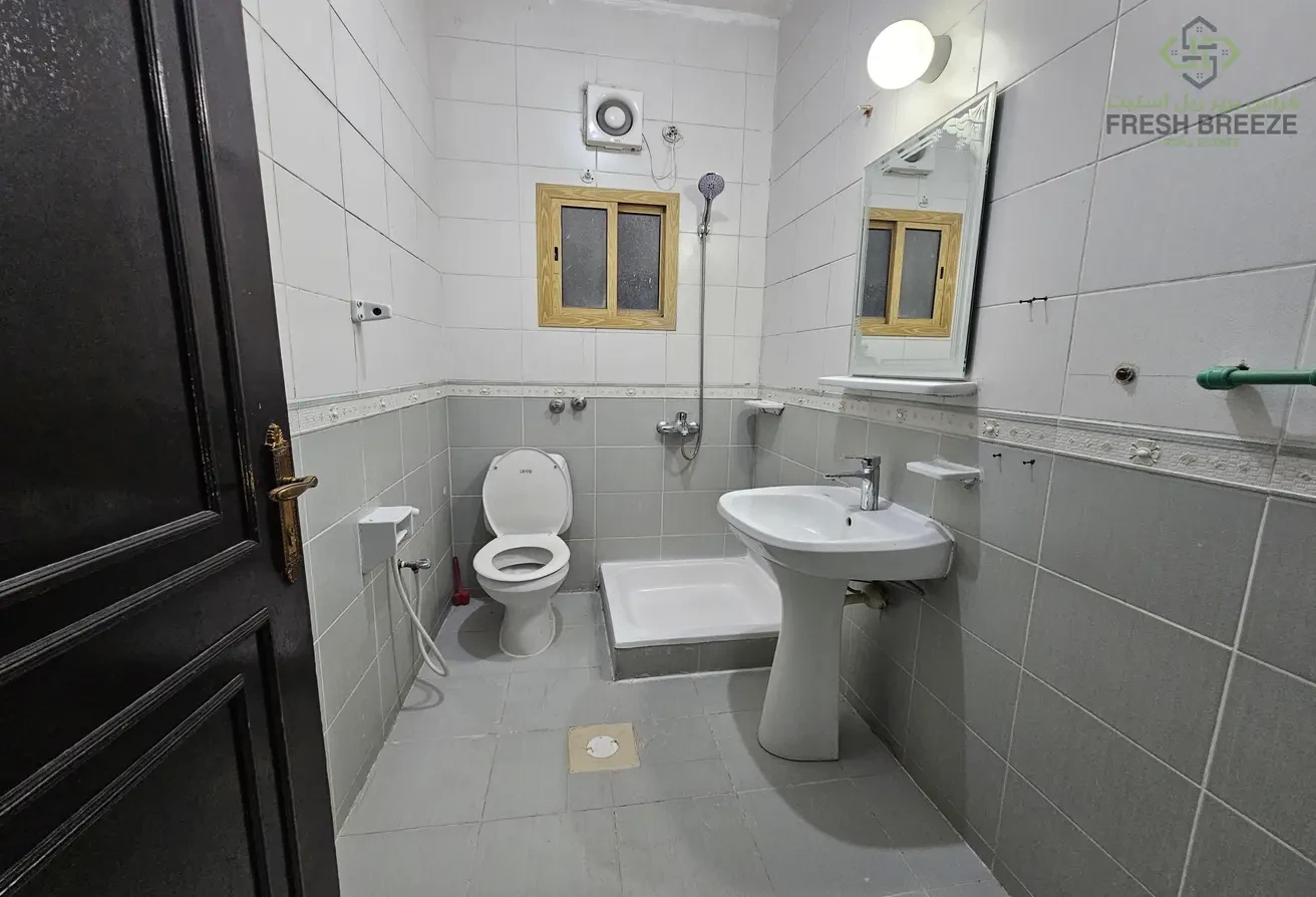 Spacious 3bhk UnFurnished For Family - Apartment in Old Airport Road