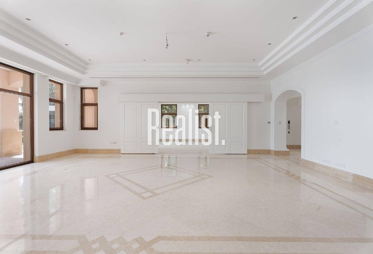 PRESTIGIOUS 4+MAID BEACHFRONT VILLA WITH GARDEN - Villa in La Plage Centrale