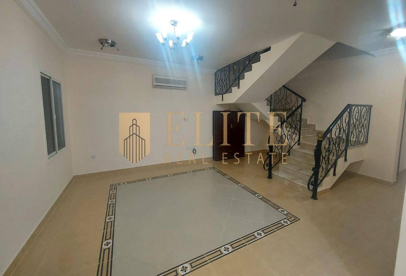 4-bedroom 5 bathroom in Duhail and 1 month free - Compound Villa in Souk Al gharaffa