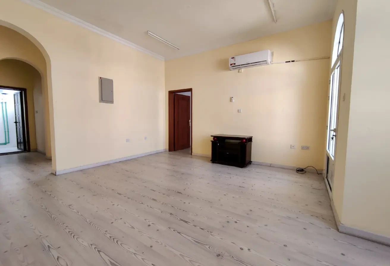 5 bhk villa for Rent only at 10000 with one month - Villa in Al Thumama