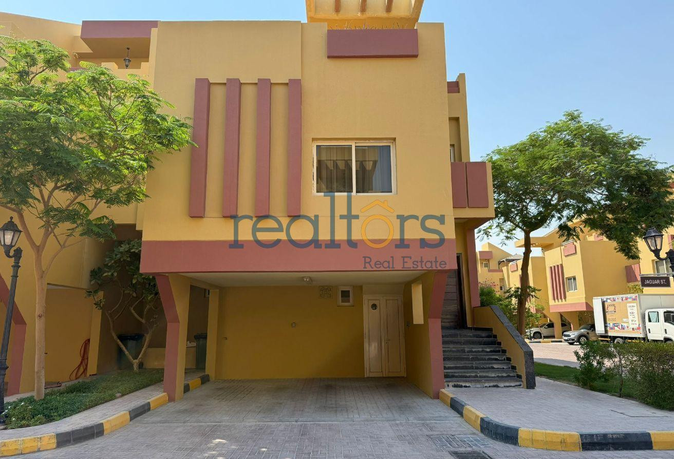 Al Messila Compound Villa | 5BR | Gym &amp; Pool - Apartment in Doha