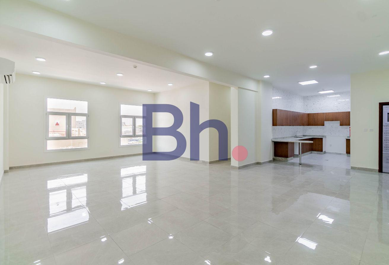 SPACIOUS | 3 BEDROOMS | PRIME LOCATION - Apartment in Al Waab Street