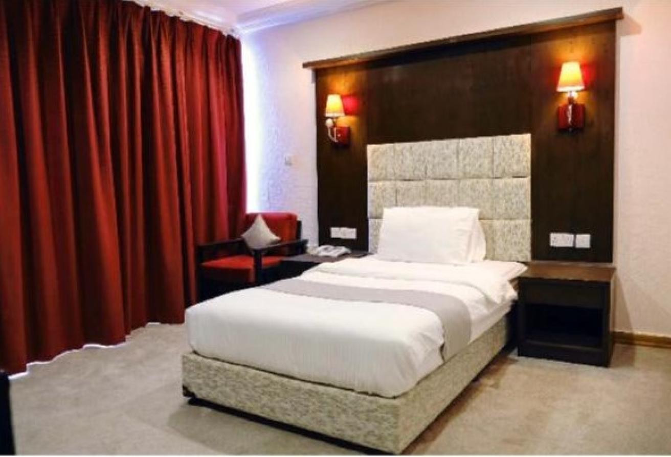 ELEGANT FURNISHED SERVICED ROOMS - Apartment in Al Hitmi