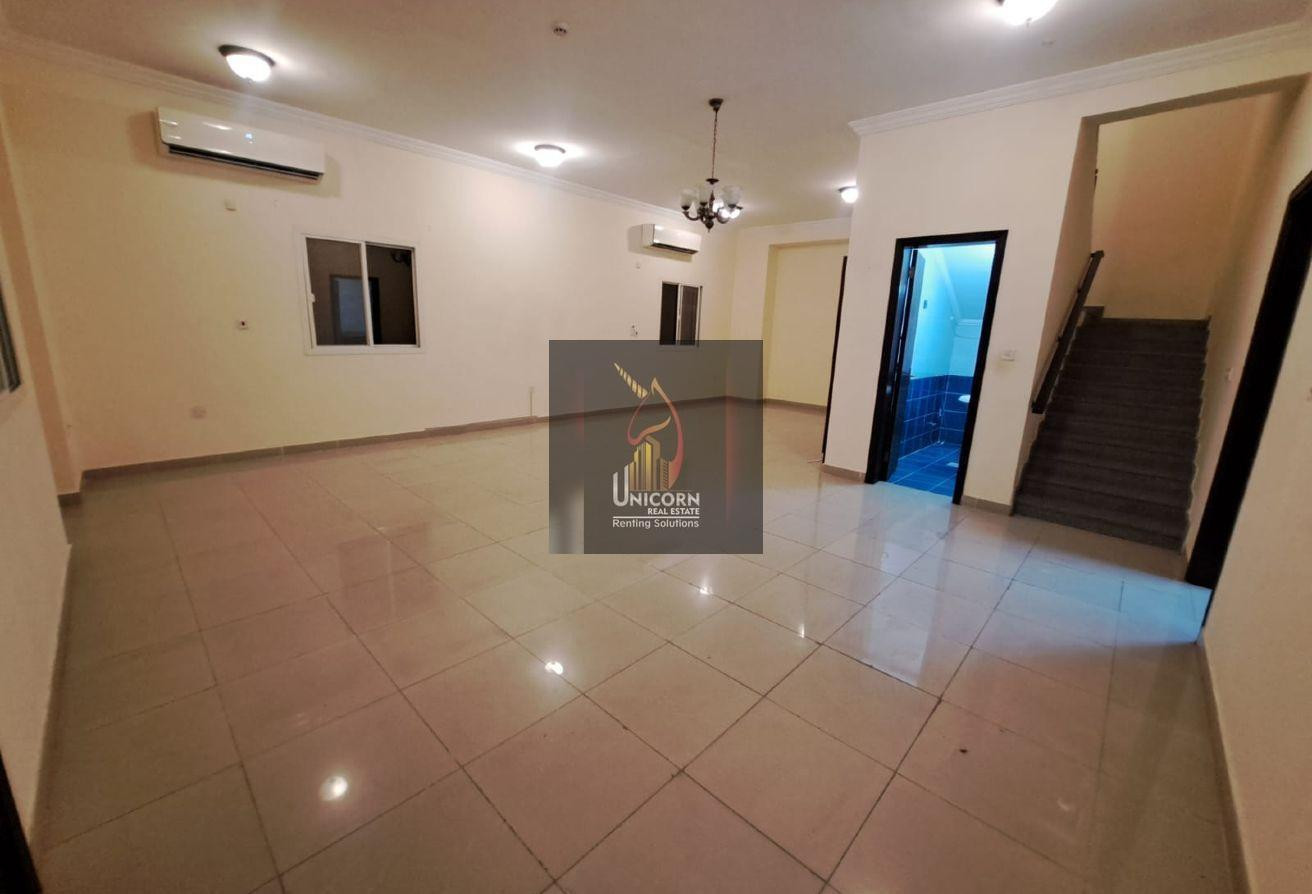 Well-Kept 5-Bedroom| Balcony | SF | 2 MONTHS FREE - Compound Villa in Bu Hamour Street