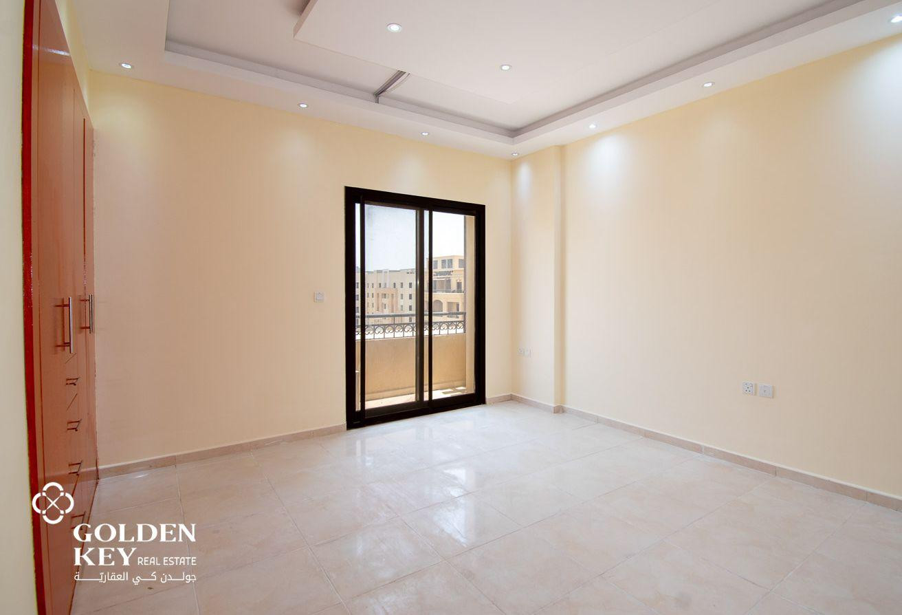 Semi Furnished 3BR with Balcony | Open Layout - Apartment in Piazza 1