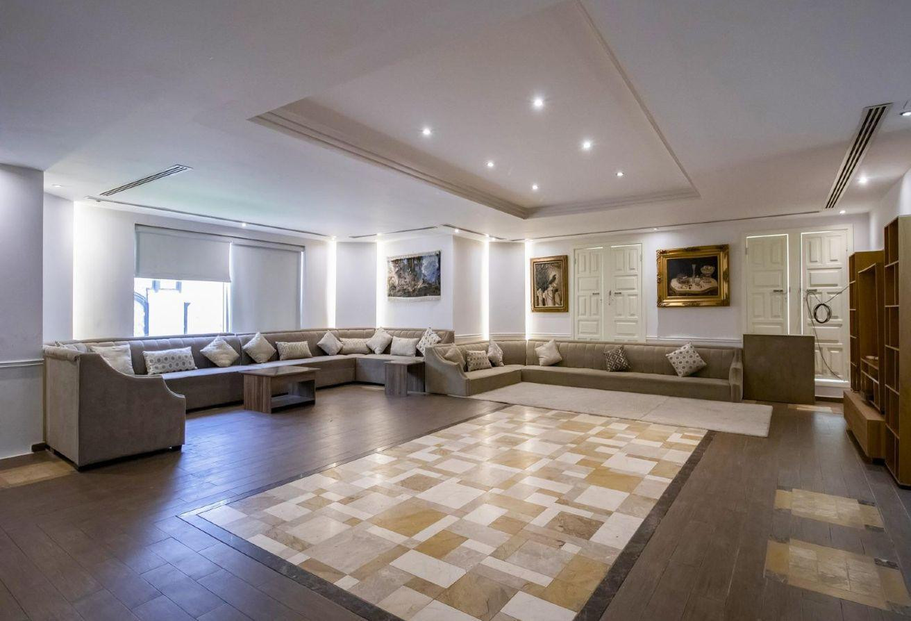 SUPER LUXURY 7BR FREEHOLD VILLA -LEGTAIFIYA - Villa in Legtaifiya Lagoon