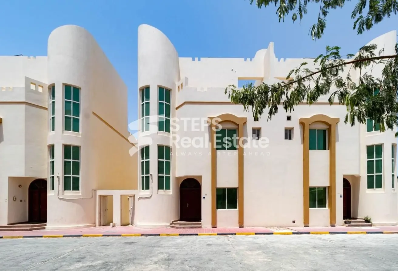 Large Villa in Compound for Staff for Rent - Villa in Umm Al Seneem Street