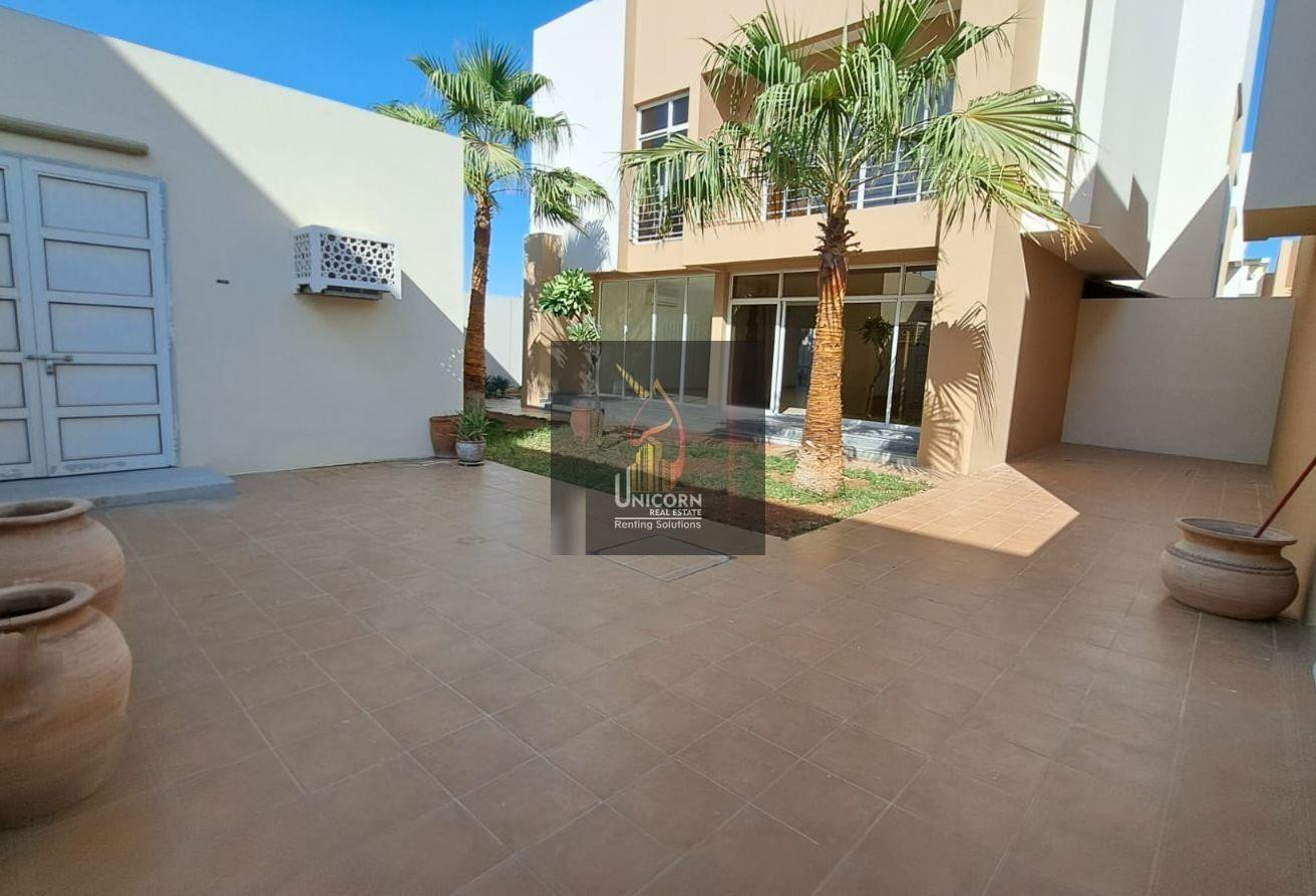Well-Kept 4-Bedroom + Maid | SF | Great Amenities - Compound Villa in Al Thumama