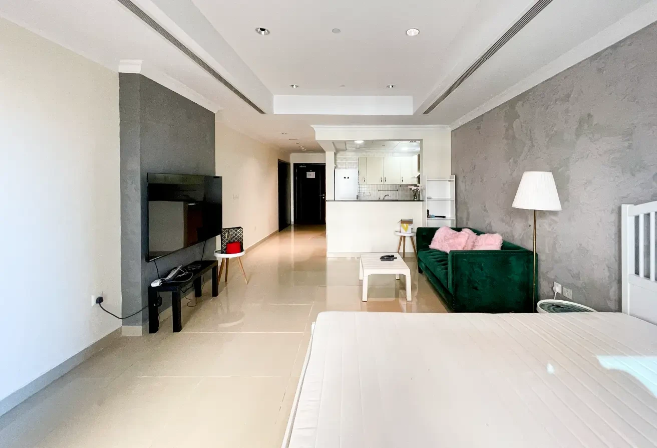 Grab It now | Luxury studio for rent | FF| Balcony - Apartment in West Porto Drive