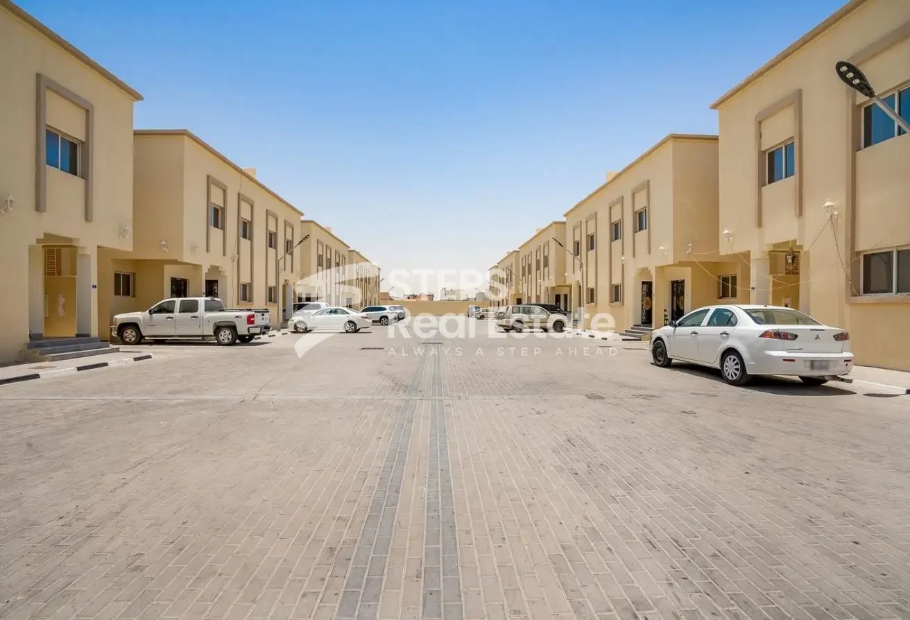 Premium Freehold Villa for Sale in Al Sakhama - Compound Villa in Al Sakhama